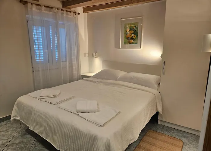 Don Dolfino Guesthouse - Hisa Dolfinova Vrata