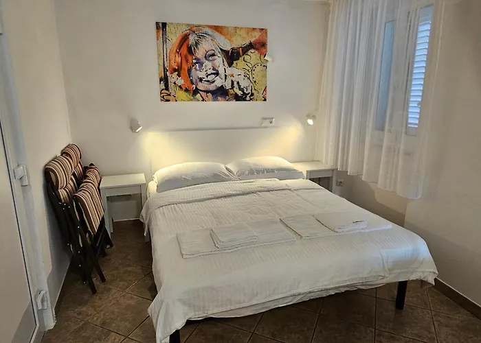 Don Dolfino Guesthouse - Hisa Dolfinova Vrata